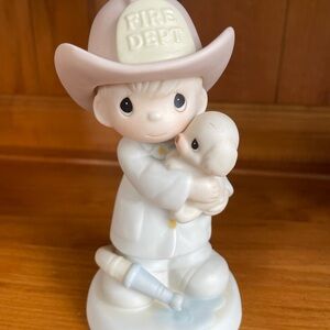 Precious Moments 1986 LOVE RESCUED ME Enesco Porcelain Figurine #102393 VTG